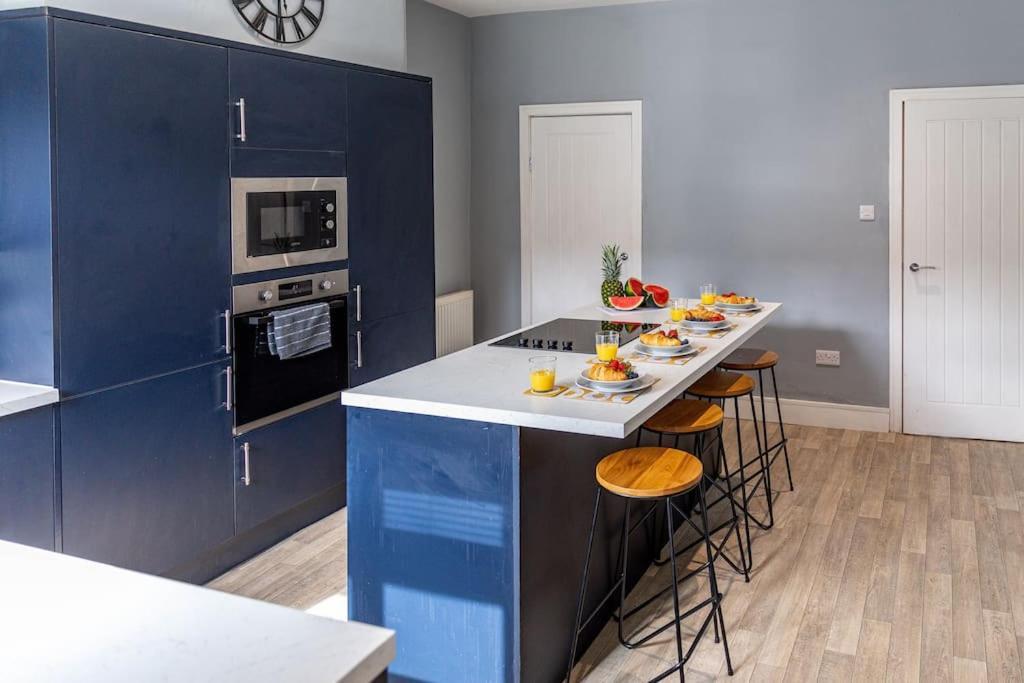 Glasswing Stays Liquorice Lodge Castleford Exterior foto